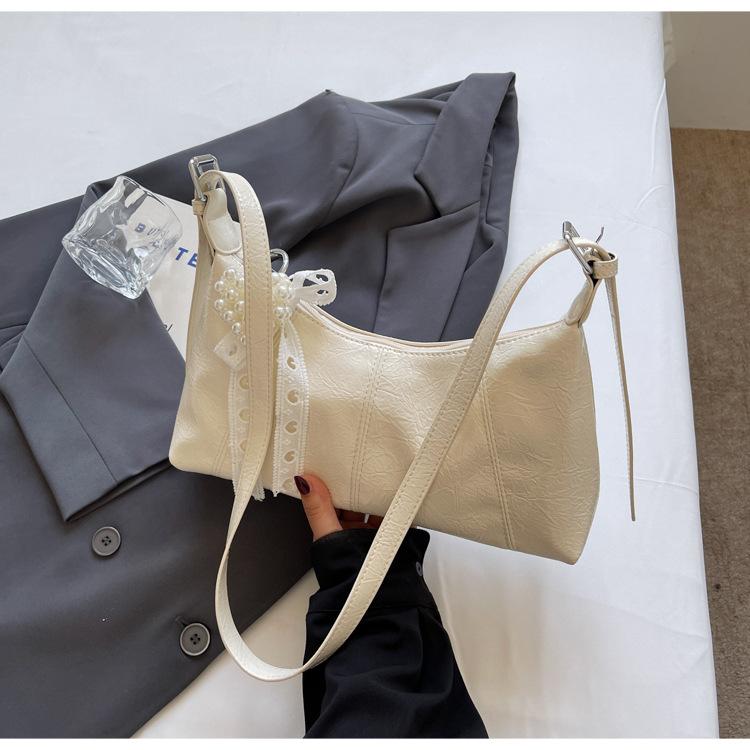 Korean Version of Fashionable and Foreign Style Commuter Armpit Bag Women's 2025 Summer New Casual Simple and Gentle Wind Shoulder Messenger Bag