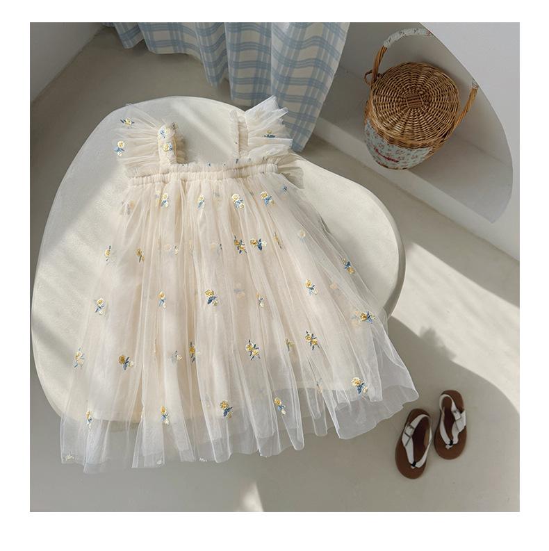 Girls' Flower Embroidered Tulle Dress: Summer Style with Puff Sleeves and Net Yarn Skirt
