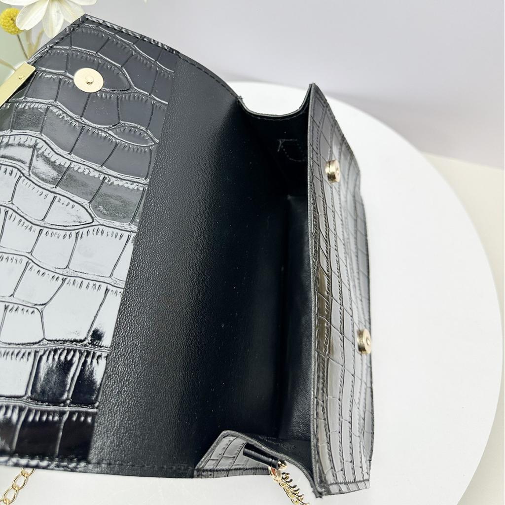 Crocodile pattern inclined cover decorative shoulder messenger bag new large-capacity commuter women's bag