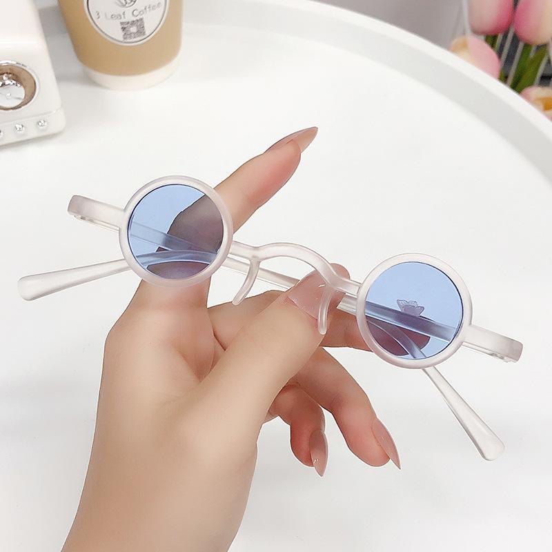 

Винтажные солнцезащитные очки в стиле хип-хоп, маленькая круглая оправа, уличные мини-очки, модные мужские и женские забавные солнцезащитные очки