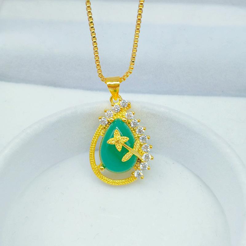 

Diamond Inlaid Gold-Plated Teardrop Pendant Necklace for Women