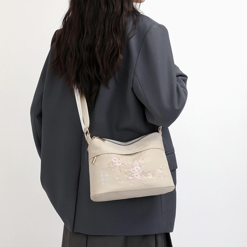 Flower Embroidery Crossbody Bag Fashion Casual Women Shoulder Bag Large Capacity Multi Pockets Purses Daily Portable Handbag