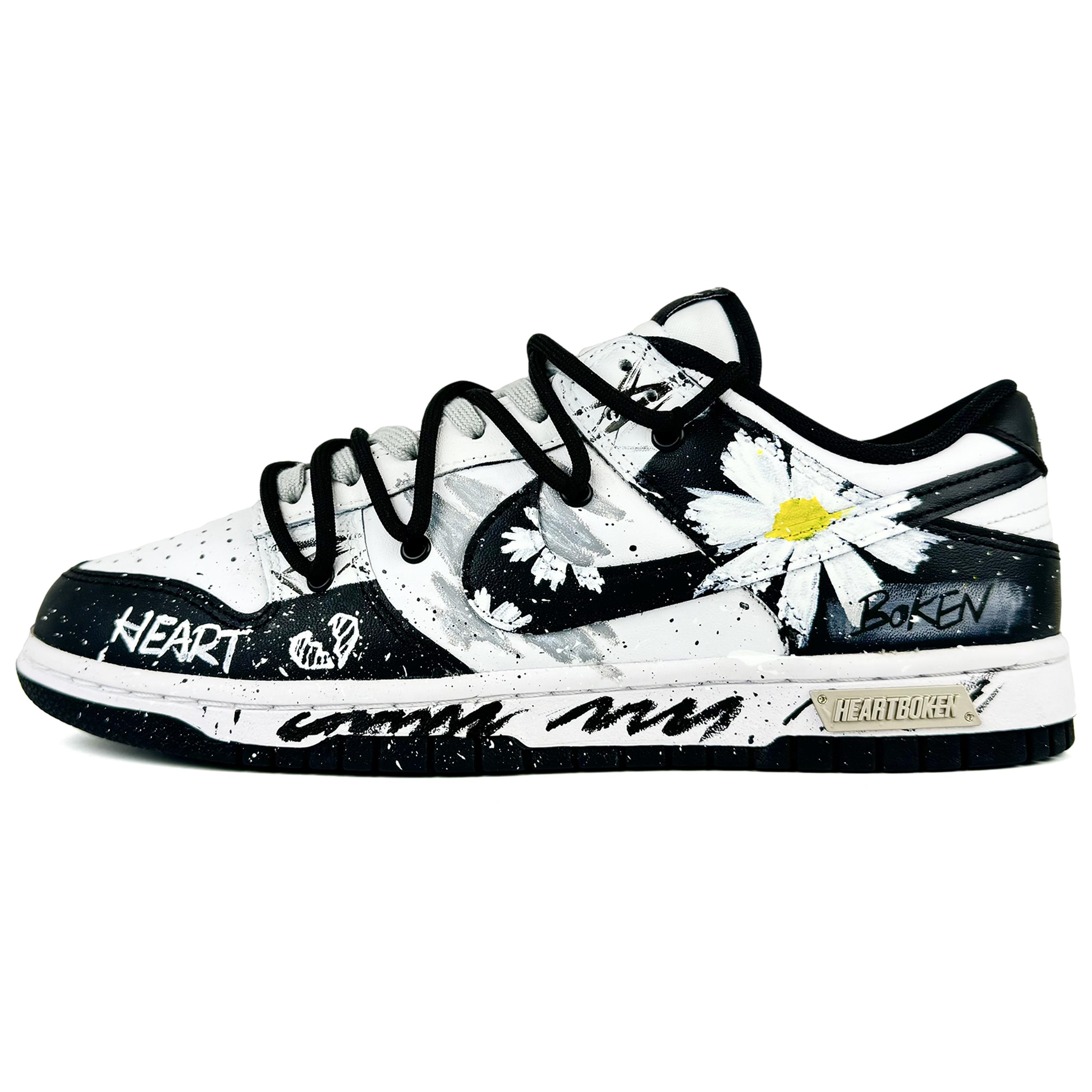 

Nike Dunk Low Black Low top Skateboard Shoes GS Black White CW1590-100(Team45- ) 40