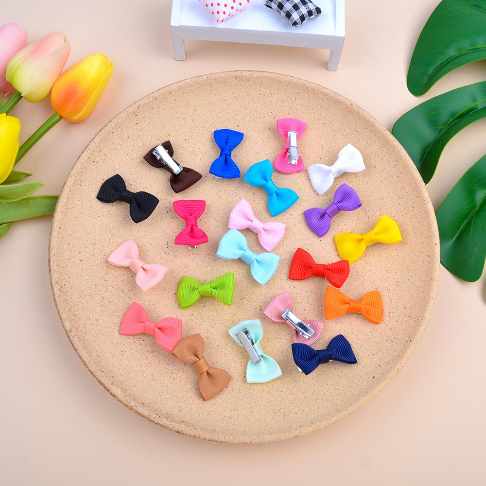 20 st/parti Enfärgade Mini Rosetter Hårspännen För Barn Flickor Grosgrain Band Boutique Hårnålar Huvudbonader Håraccessoarer