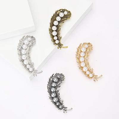 Creative Alloy Pearl Feather Brooch Exquisite Versatile Ladies Suit Coat Corsage Ornament Pin