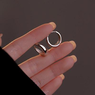 Women's Simple Luxury Hoop Earrings – Lightweight, Sleep-Friendly Design for Autumn/Winter