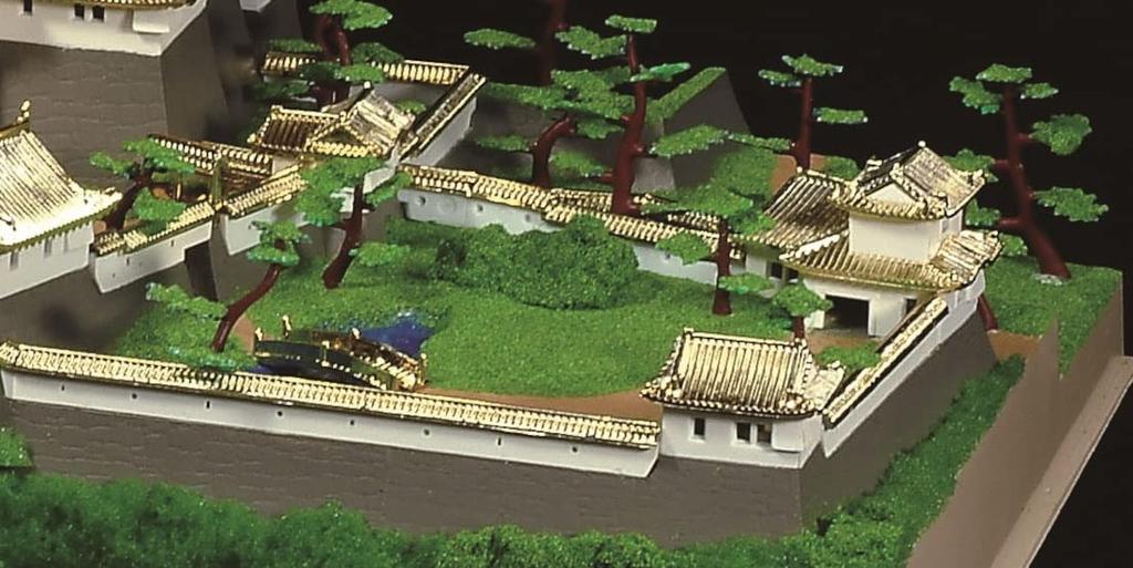 Doyusha 1/380 Japan's Famous Castle Deluxe Gold Himeji Castle Plastic Model DG-1