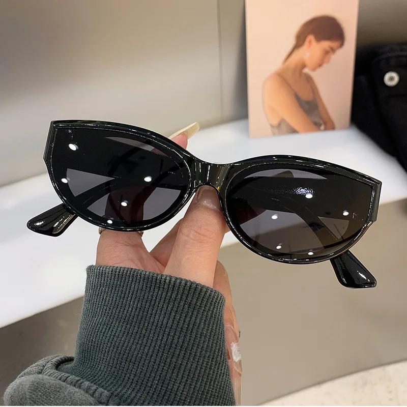 New Luxury Brand Designer Small Frame Cat Eye Sunglasses Women Vintage Fashion Sun Glasses Popular Punk Sexy Ladies Shades Uv400