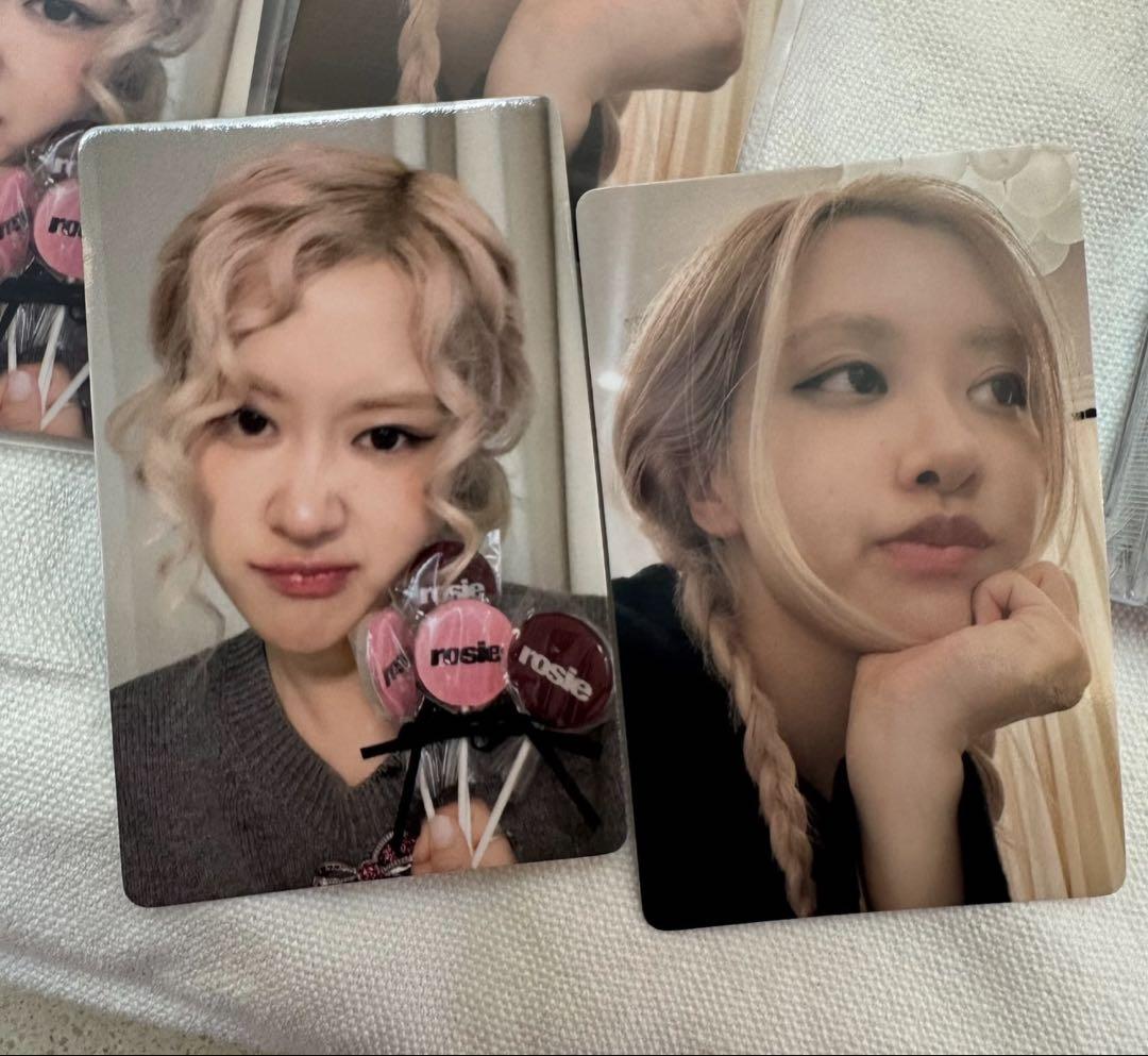 

[USED] ROSE Rosie BLACKPINK Yizhiyu trading cards (2 cards)