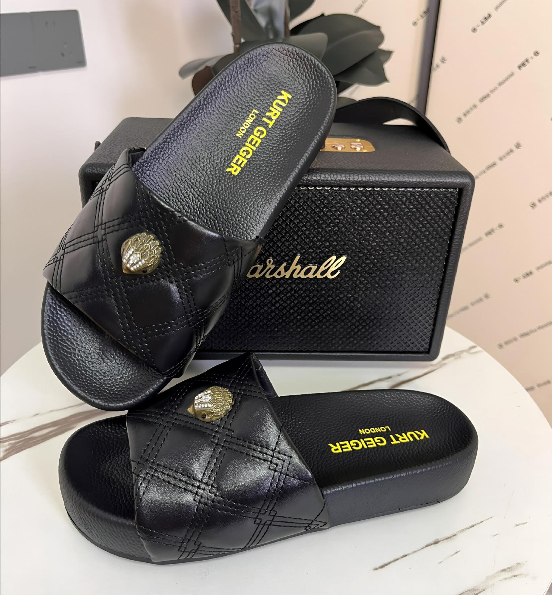 

2025 foreign trade new color flat-bottomed slippers women s metal eagle head outer wear one-character LOGO slippers 36 чёрный