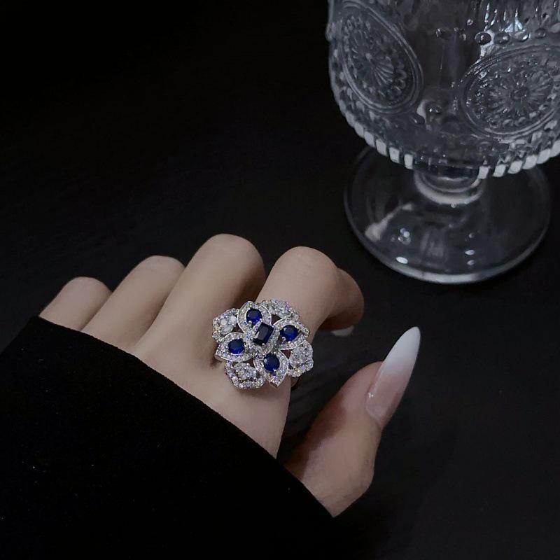 European Italian Royal Court Diamond-Inlaid Haute Couture Jewelry Set: Ring, Earrings, Necklace - Luxurious Retro Texture