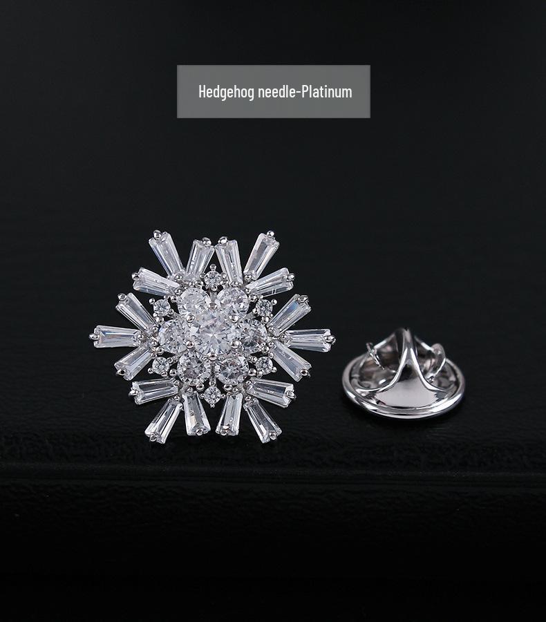 High-End Japanese Korean Snowflake Brooch for Women: Gold-Plated with Micro-Inlaid Zircon, Anti-Exposure Pin