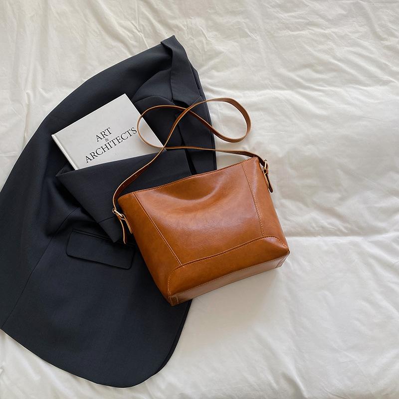 

New high-end messenger bucket tote bag women s light luxury versatile fashion shoulder bag retro large-capacity handbag