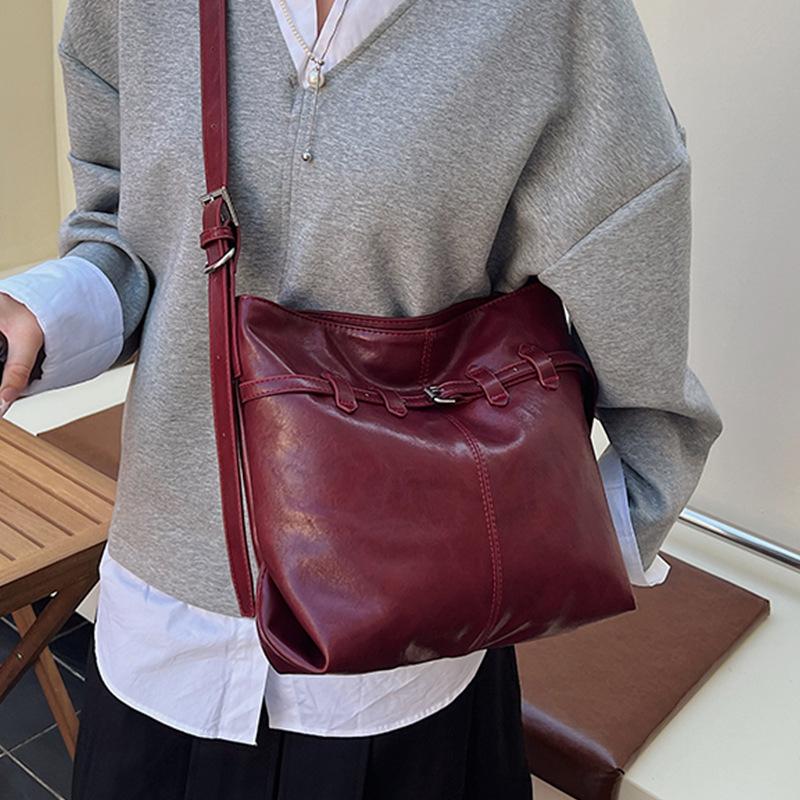 Retro large-capacity tote bag women's 2025 new fashion high-end commuter big bag design single shoulder messenger bag