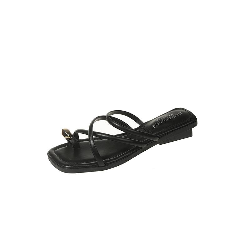 

Flat bottom pinch foot cool slippers women wear 2025 new summer Internet celebrity versatile fairy wind cover toe two sandals 37