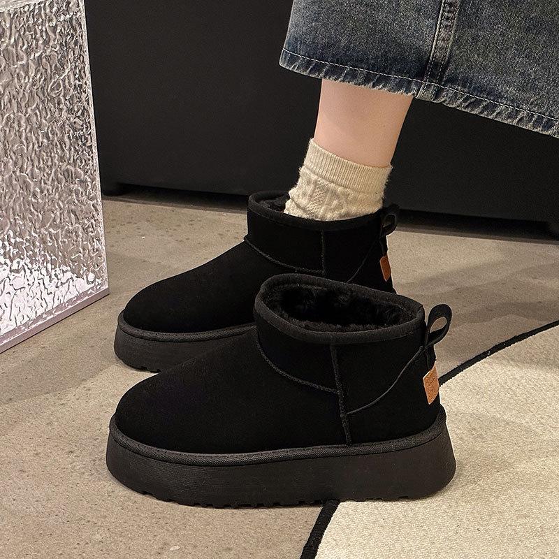 Short snow boots women's 2025 new winter velvet thickened Northeast large cotton shoes thick sole one pedal bread shoes