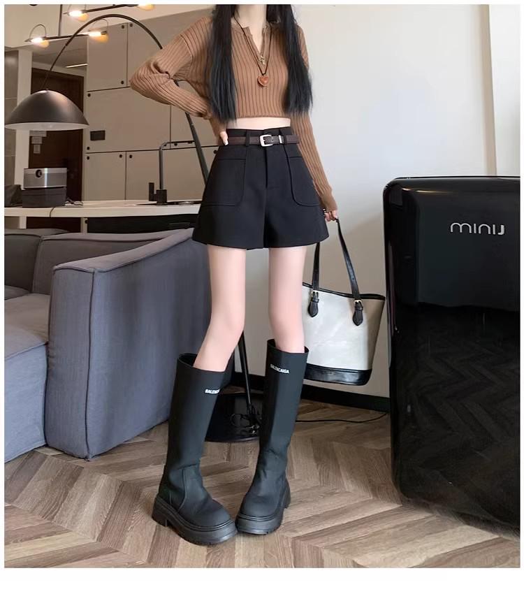 Women's High-Waist Woolen Shorts: Slimming, Casual Wide-Leg Bootcut Pants for Autumn/Winter 2024 in Small Sizes.