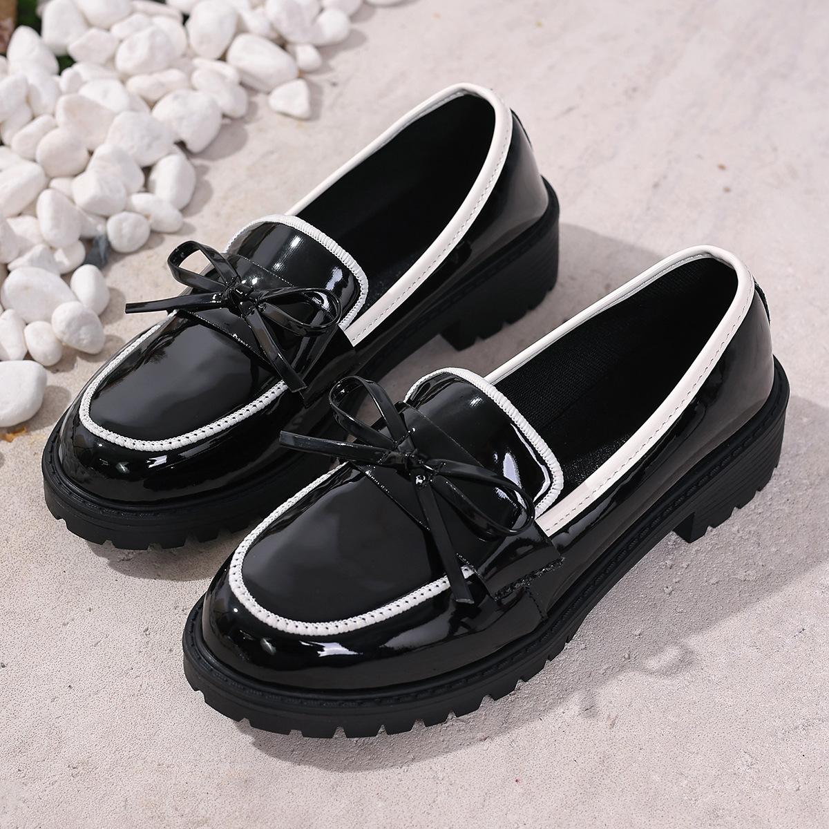 

Womens Patent Leather Shoes Women Loafers British Tassel Casual Female Flat Shoes Bowknot Comfortable Small Leather Shoes 38 чорний білий колір