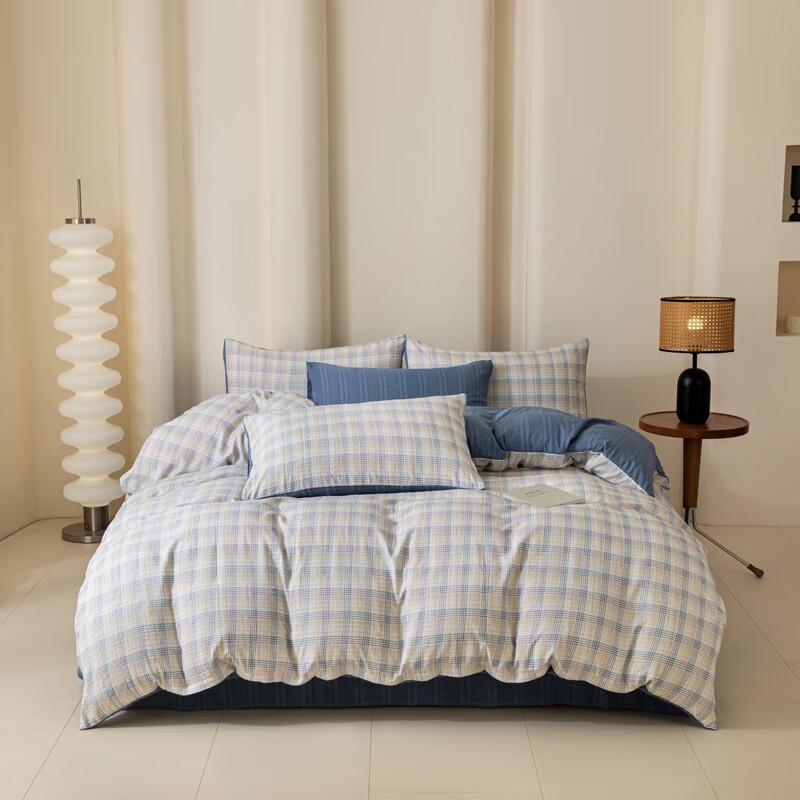 Minimalist 4-Piece Polyester Bedding Set 200x230cm