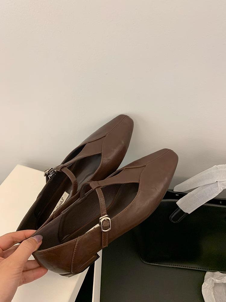 

Flat shoes shallow mouth single shoes women s 2025 new spring square head shallow mouth Mary Jane women s shoes soft sole beanie ladyshoes 40 коричневый