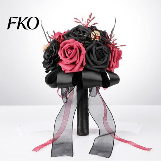 Bouquet di Fiori di Halloween Bouquet da Sposa Gotico, Fiori Artificiali Rosa Nero Rosso con Nastro Degradato con Mano Scheletrica Zucca Teschio per