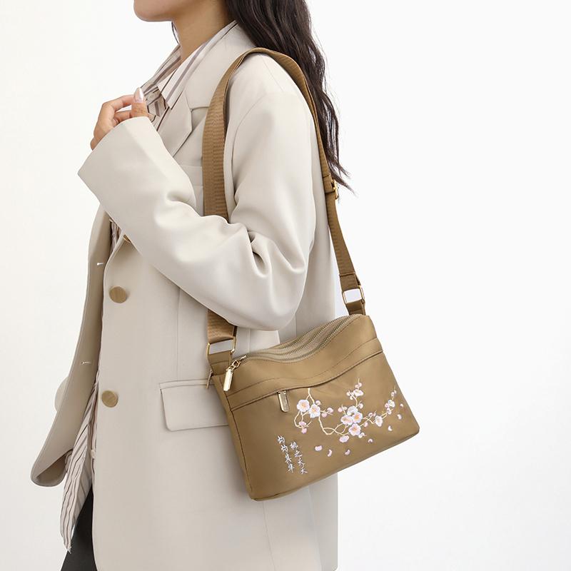 Flower Embroidery Crossbody Bag Fashion Casual Women Shoulder Bag Large Capacity Multi Pockets Purses Daily Portable Handbag