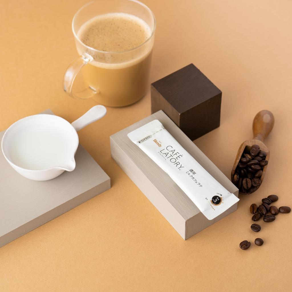 AGF Blendy Cafe Latry Stick Assortment 100 Bottles Each of Bitter Cafe Milk Cafe Caramel Matcha 10 Each of Milk Cafe Royal Milk [Coffee Assortment]