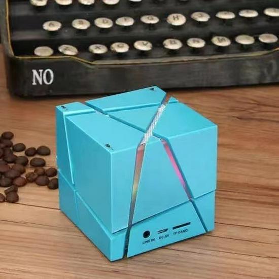 Qone Magic Cube Bluetooth Mini Speaker with Colorful Lights - Wireless Subwoofer Capable of Playing Cards, Perfect Gift.