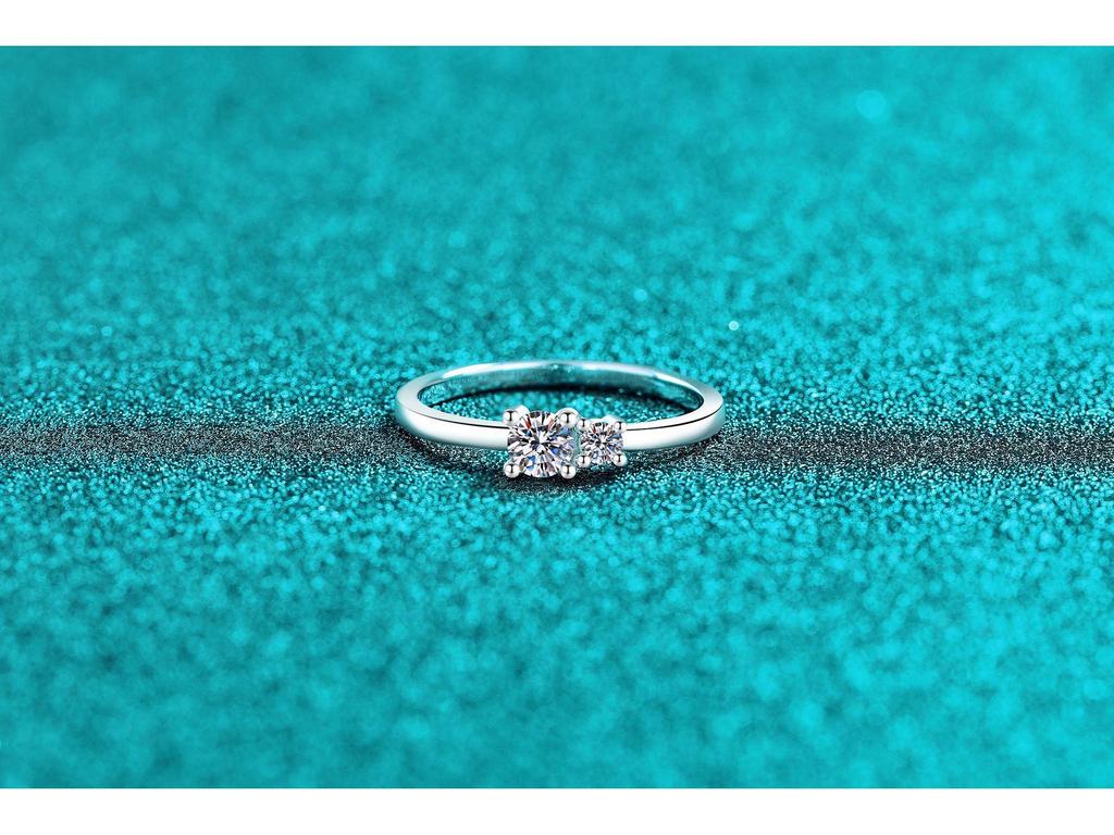 Exquisite S925 Sterling Silver Moissanite Ring for Women - Versatile and Fashionable Everyday Wear