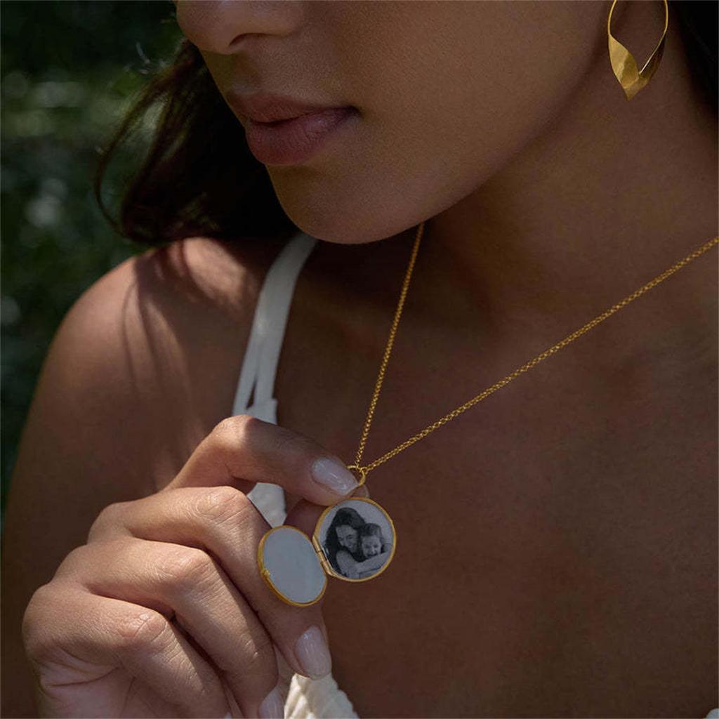Minimally designed butterfly and bird pendant, gold necklace, women's gold-plated color preservation