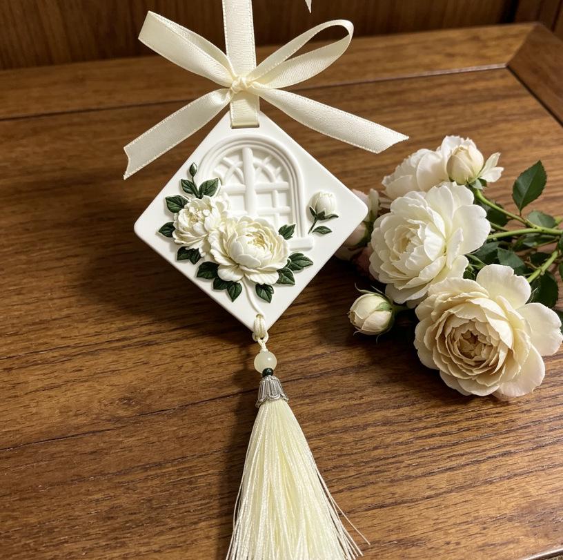 National Embossed Gypsum Aroma Ornament - Gardenia Scented Long-Lasting Car Diffuser Stone