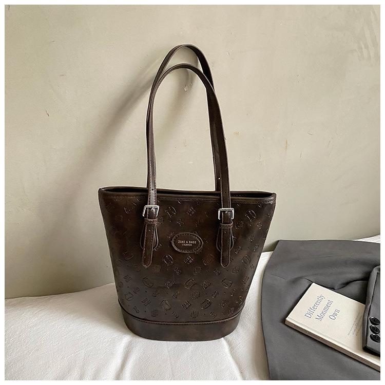 

Сумка через плечо ретро легкая роскошь сумка-ведро женская 2025 новая нишевый дизайн сумка под мышкой большая вместимость сумка для поездок тренд кофейный