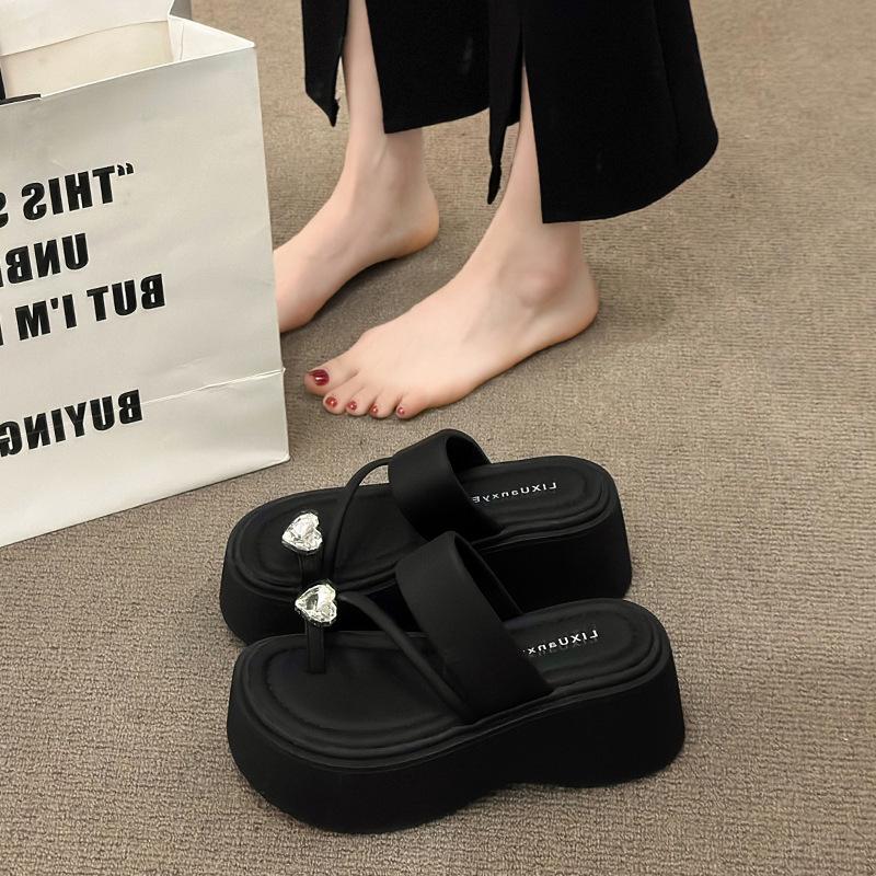 With skirt, high-end shoes, super fire beach one-word drag women's summer wear 2025 new thick-soled set of toe sandals