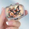 Tragbare Pillendose mit 2 Fächern, Mini-Metall-Medikamenten-Organizer-Etui, Niedlicher bedruckter Pillenbehälter für Vitamine, Pillen, Schmuck, Reisen, Tägliche Anwendung