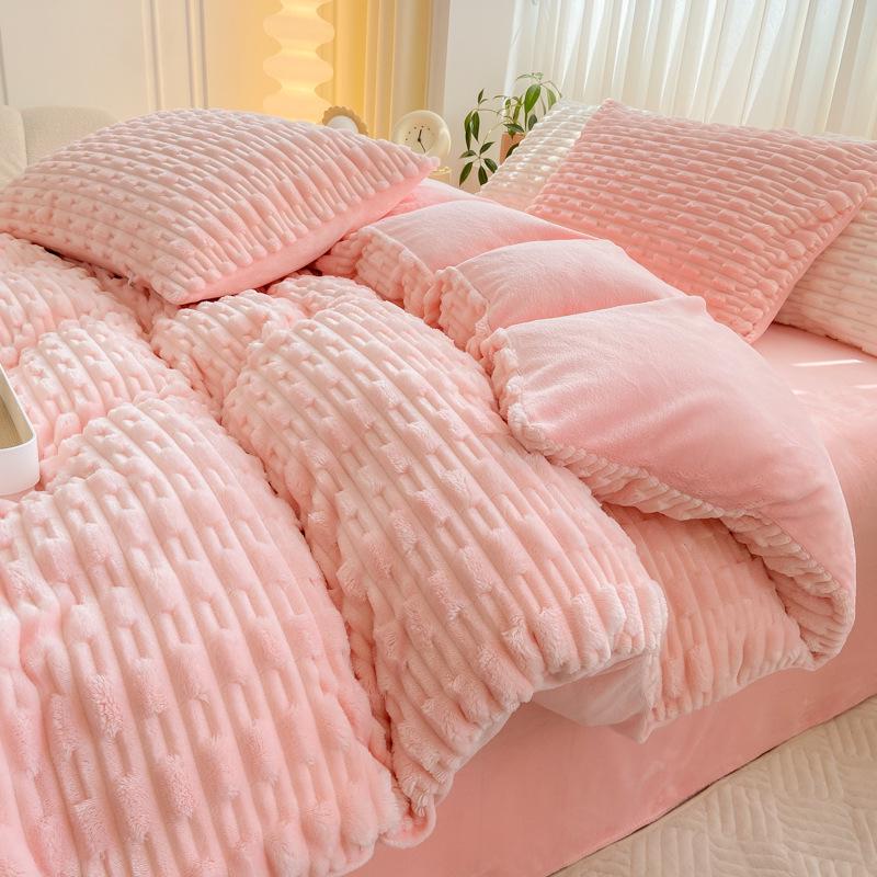 Mother and Baby Rabbit Velvet 4-Piece Set: Coral Fleece Duvet Cover, Solid Color Fitted Sheet, Milk Velvet 3-Piece Set for Single/Double Bed.