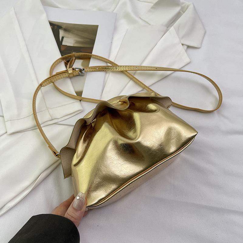 

Премиальная плиссированная сумка-клатч облако маленькая квадратная женская Корея 2025 лето прилив мода простая на плечо мессенджер женская сумка золотой