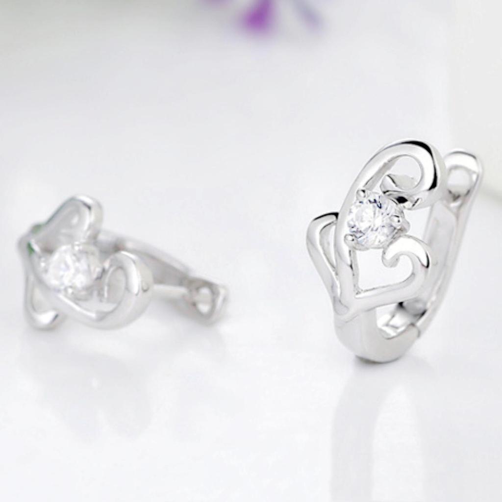 Yi Hua Women's Silver Heart-Shaped Note Stud Earrings