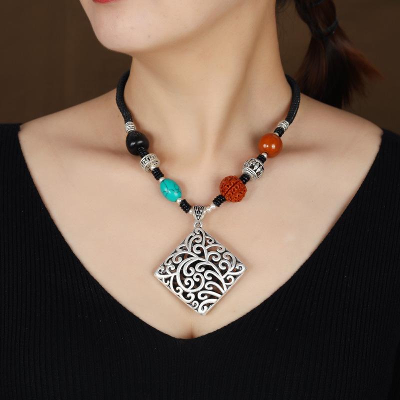 Retro imitation silver jewelry short collarbone chain women's Tibetan silver beeswax necklace sweater chain cotton and linen accessories pendant