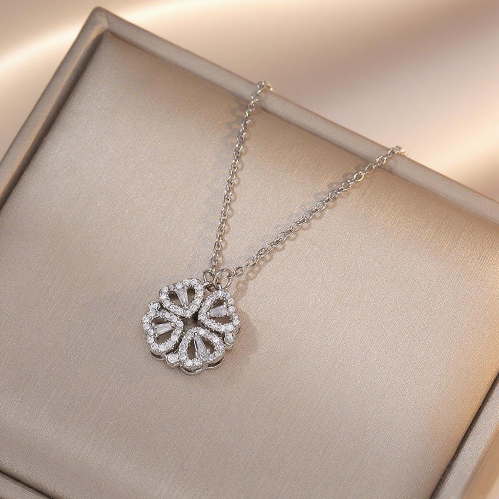Heart-to-Heart Openable Four-Leaf Clover Necklace - High-End Light Luxury Clavicle Chain