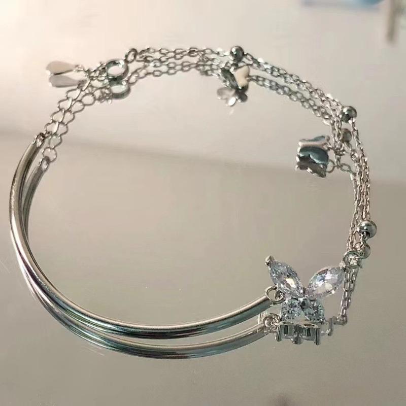 Frosted Diamond Butterfly Bracelet - A Unique and Stylish Design for Girls, Featuring A Sweet and Youthful Vibe. Ideal As A Gift for Best Friends.