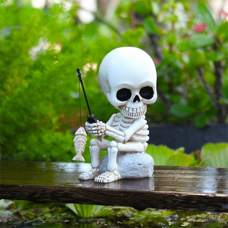 Outdoor Resins Halloween Skeleton Fisherman Sculpture With Shaking Head Design For Garden Patios Pond Decoration Gift