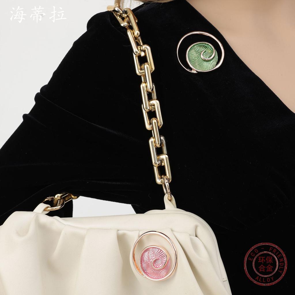 New geometric hollow enamel flower magnetic brooch, fashionable high-end multi-functional women's brooch