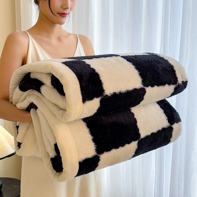 Checkerboard Double-Sided Fleece Blanket for Car, Sofa, Camping – Autumn/Winter Thickened