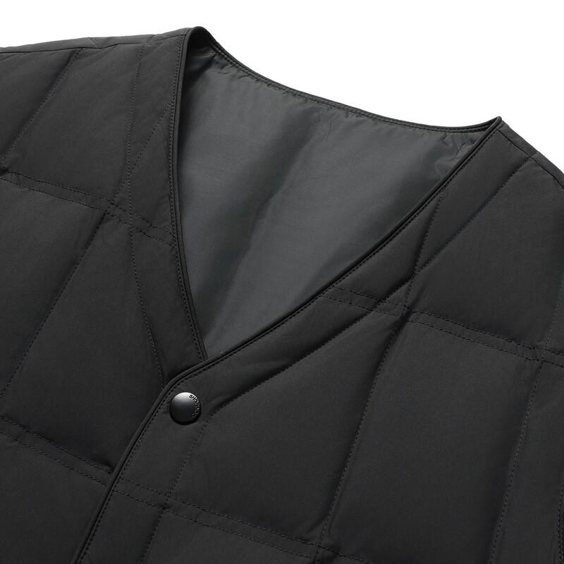 Xue Zhong Fei Men's Lightweight V-Neck Down Vest