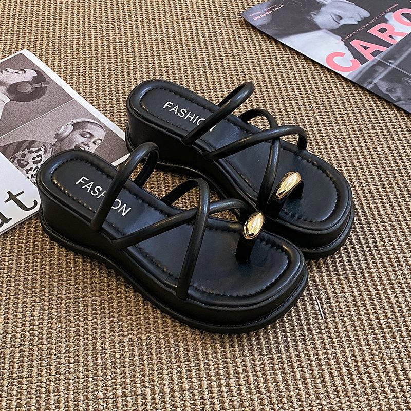 Summer new thick-soled 2025 muffin outer wear slippers pinch feet fashion women's cover toe wedges