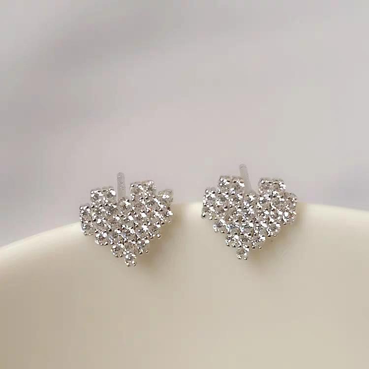 S925 Sterling Silver Heart Stud Earrings for Women - Full Diamond, Niche Design, Exquisite and Delicate Simple Ear Jewelry for Commuting. 925 Sterling Silver платиновый