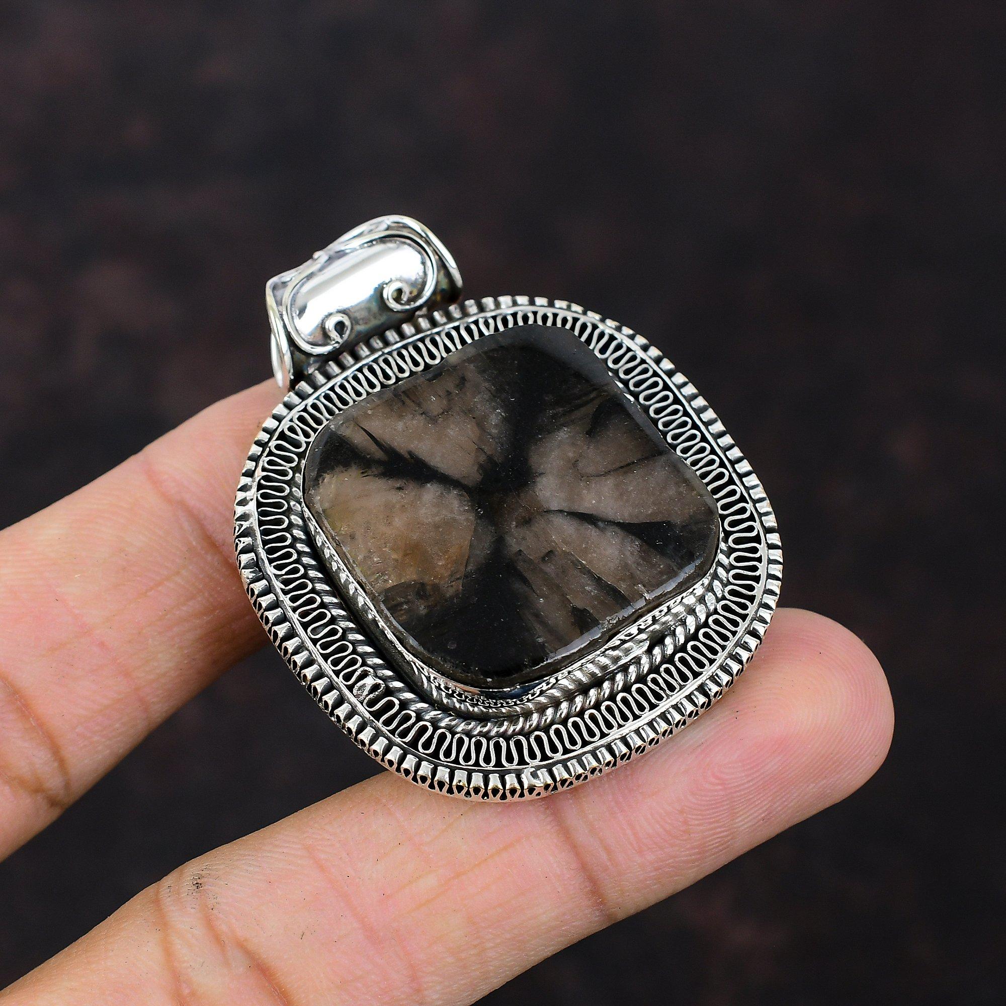 

Подвеска с хиастолитом из стерлингового серебра 925 пробы. Потрясающие ювелирные изделия из драгоценных камней. Подвеска ручной работы. Винтажная подвеска. Подарок на помолвку. Совершенно новый кулон.