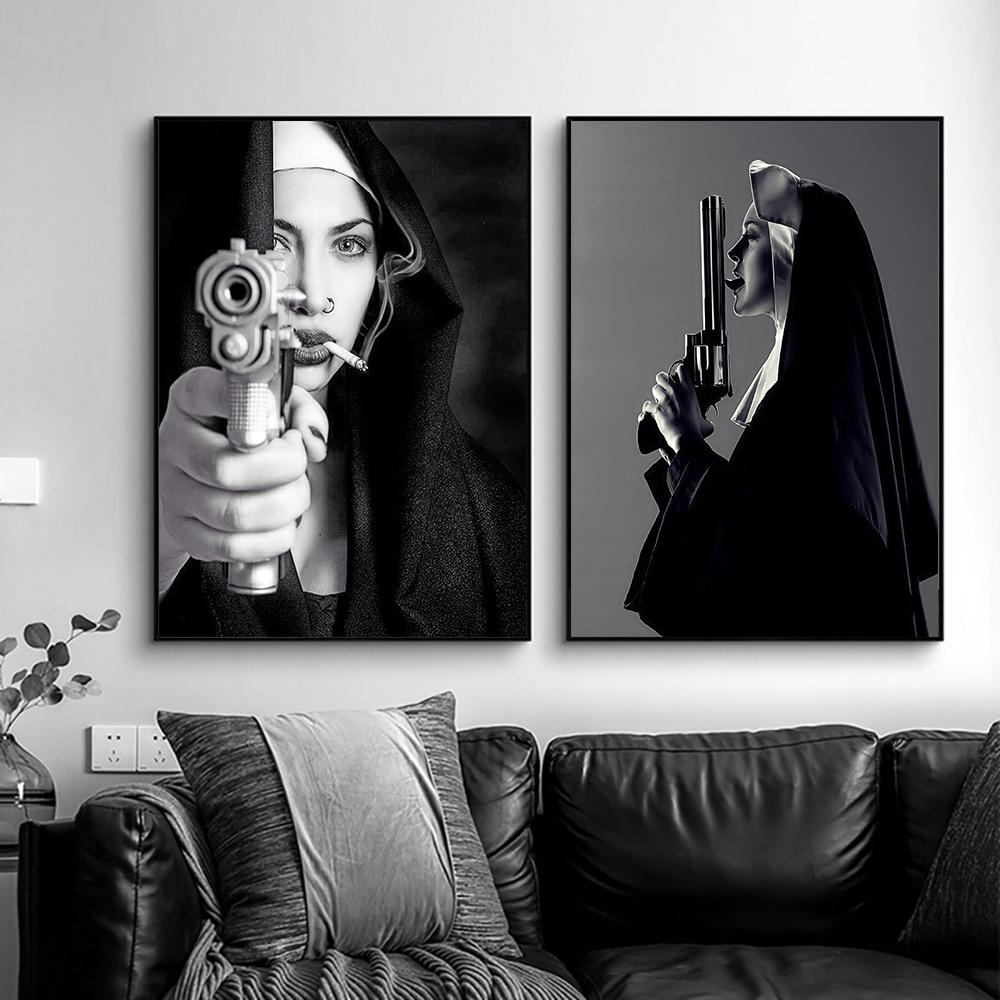 Suore nude sexy con pistole grandi Arte da parete Pittura su tela Moderna Stampa poster di film in bianco e nero Immagine per l'arredamento del soggiorno