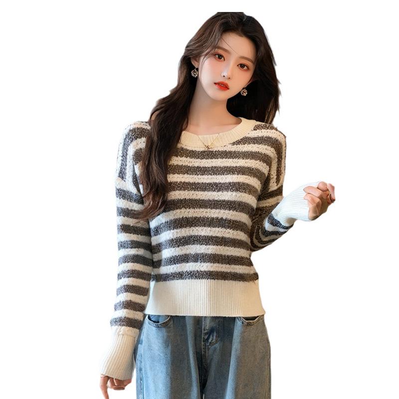 2025 Autumn Korean Style Striped Round Neck Knit Sweater for Women