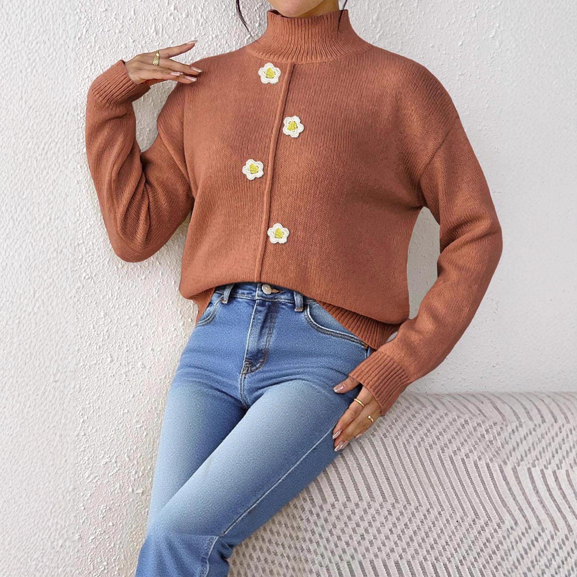 

Пуловер с полувысоким воротом и трехмерным цветочным декором, связанным крючком вручную. Базовый свитер для женщин. XL кофейный